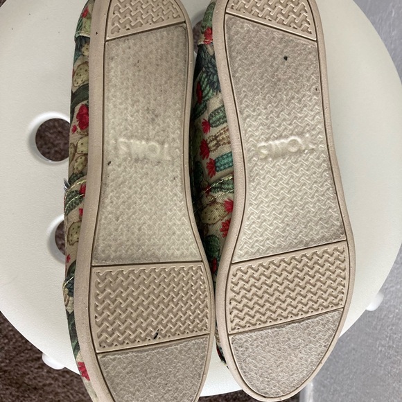 TOMS Classic Slip-on Shoes - Picture 5 of 6